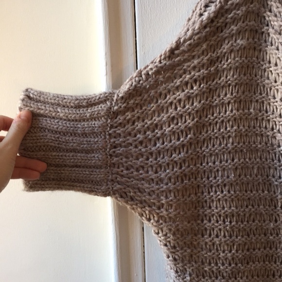 H&M Oversized Short-Sleeve Sweater - Picture 3 of 6